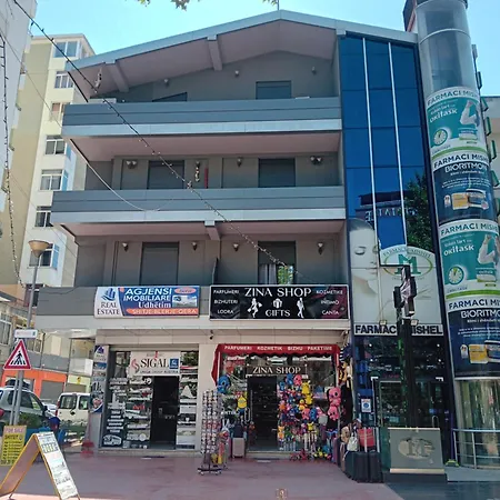 Zina 1 Minute Away From The מלון