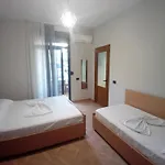 호텔 Zina 1 Minute Away From The Durrës