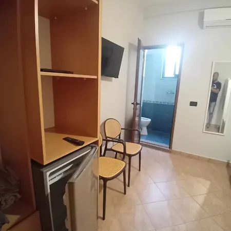 Zina 1 Minute Away From The 호텔 Durrës