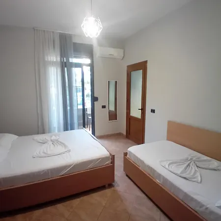 Hotel Zina 1 Minute Away From The Durrës